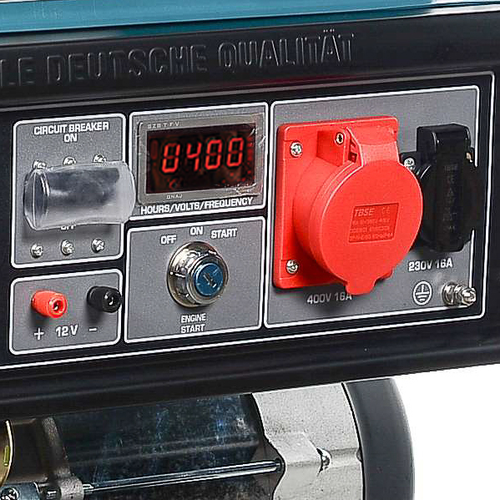 Wygodny, ergonomiczny panel sterowania z elektrostarterem